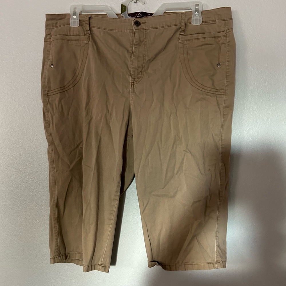 Gloria Vanderbilt women’s Khaki tan capris